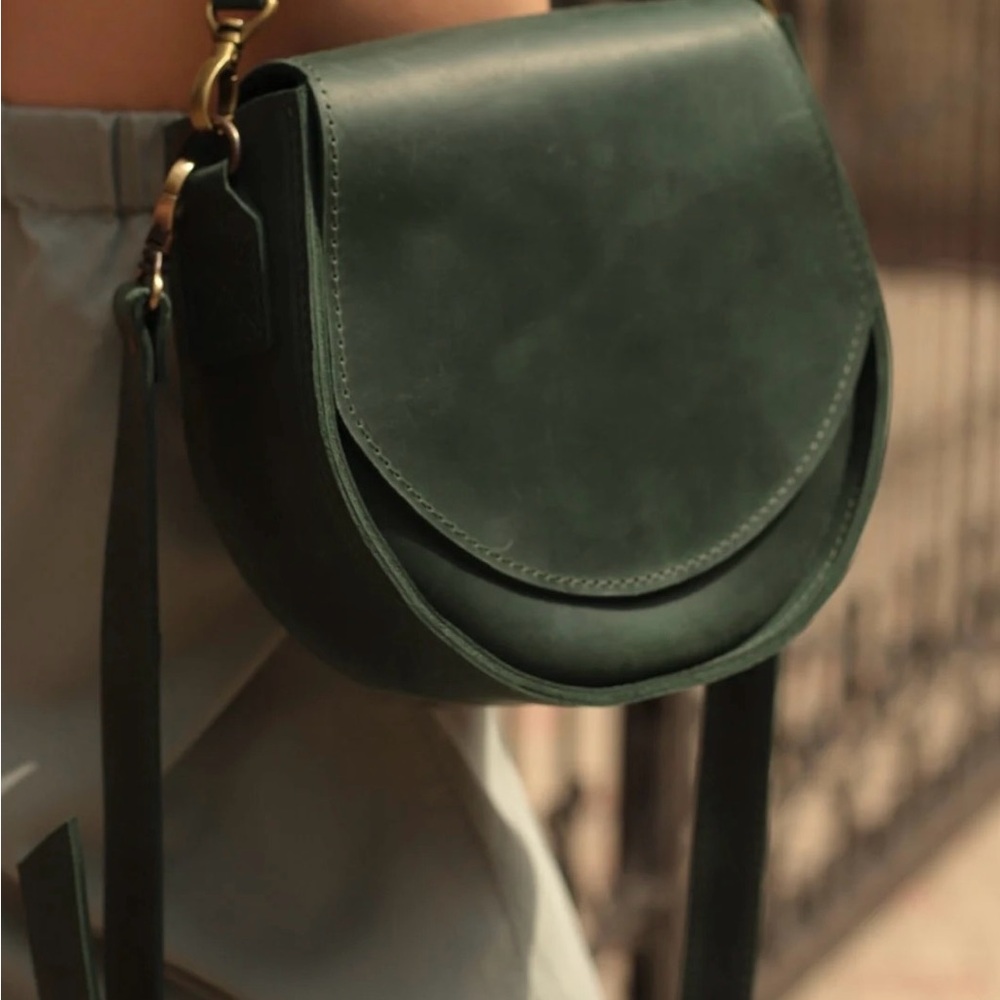 Elegant Green Leather Crossbody Bag